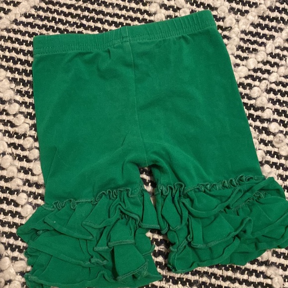 Adorable Essentials ruffle bottom shorts, size 18 months - Picture 2 of 2